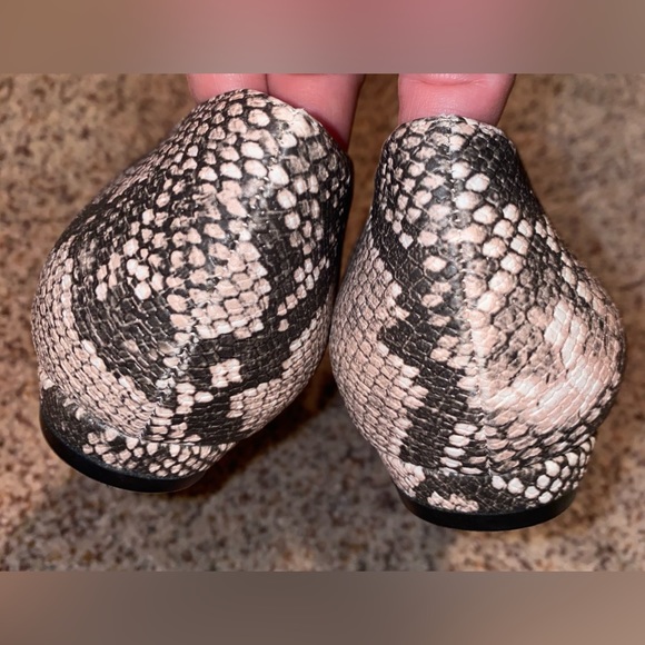 COMFORTVIEW The Olive Flat snakeskin shoes size 7W NWOB - Picture 3 of 8